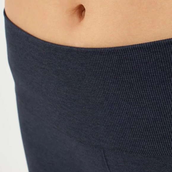 Lululemon In the flow Crop II Size 2 - Picture 6 of 11